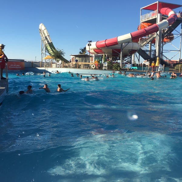 Wet N Wild Wave Pool - Water Park in Las Vegas