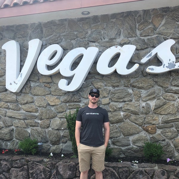 Photo taken at Vegas Diner &amp; Restaurant by Dréa on 6/2/2019