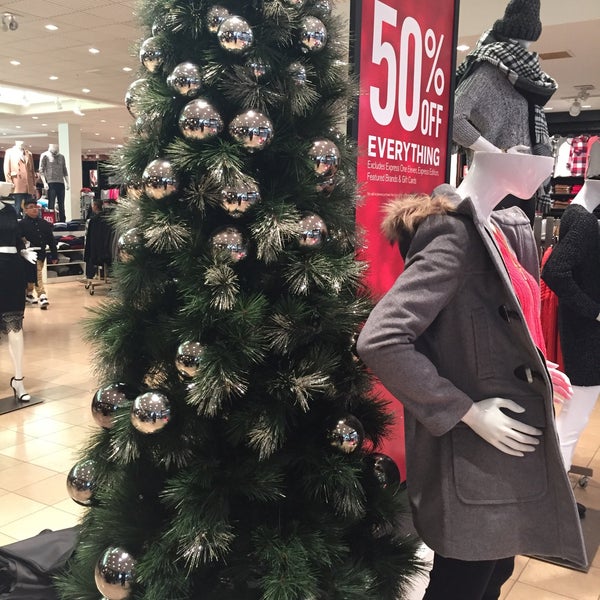 Foto scattata a Southlake Mall da Chamas P. il 12/20/2015