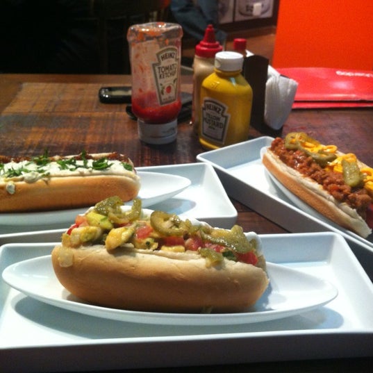 Photo taken at Überdog - Amazing Hot Dogs by Vinicius R. on 9/23/2012