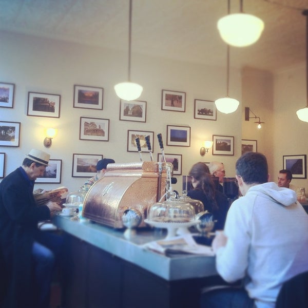1/6/2013 tarihinde Katie G.ziyaretçi tarafından Cafe Minerva'de çekilen fotoğraf