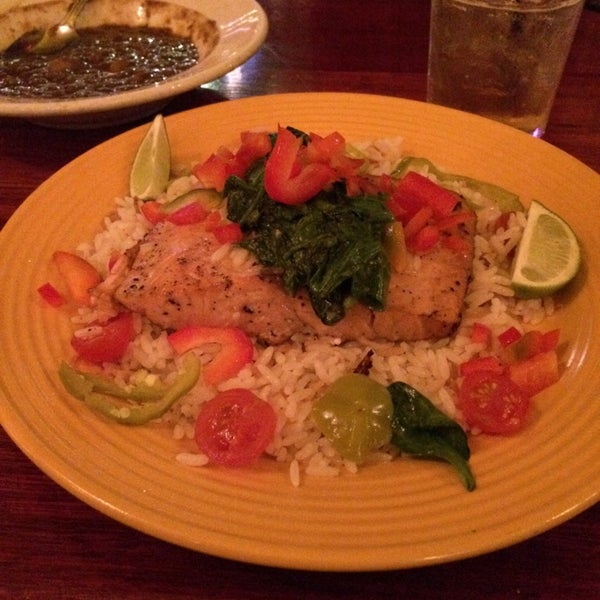 Foto scattata a @ZuZuBar &amp; Restaurant da Naty M. il 8/30/2014