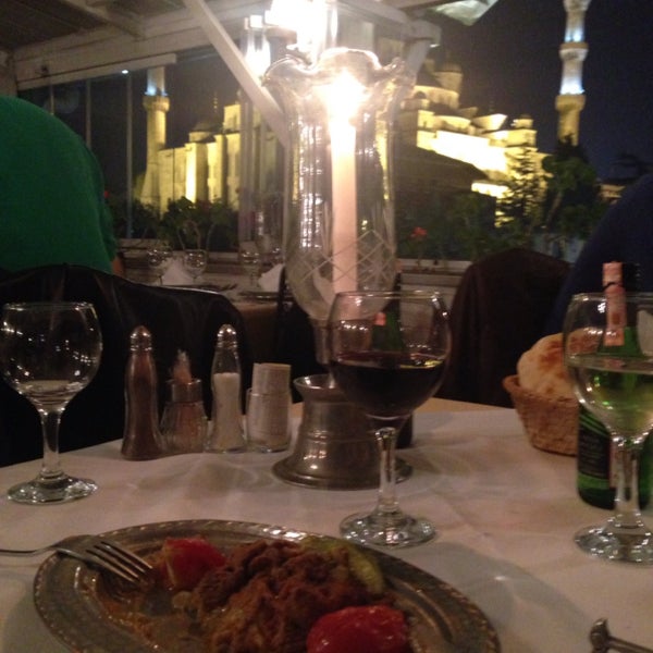 Restaurante museo! Impresionante comer en el último piso con la blue mosque en primer  plano! La comida excelente!
