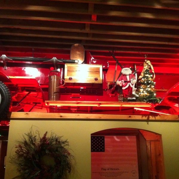 Foto diambil di Station 343 Firehouse Restaurant oleh KeeKat . pada 1/11/2013