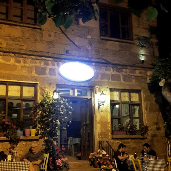 Foto diambil di Assos Yıldız Balık Restaurant oleh Buse K. pada 4/29/2018