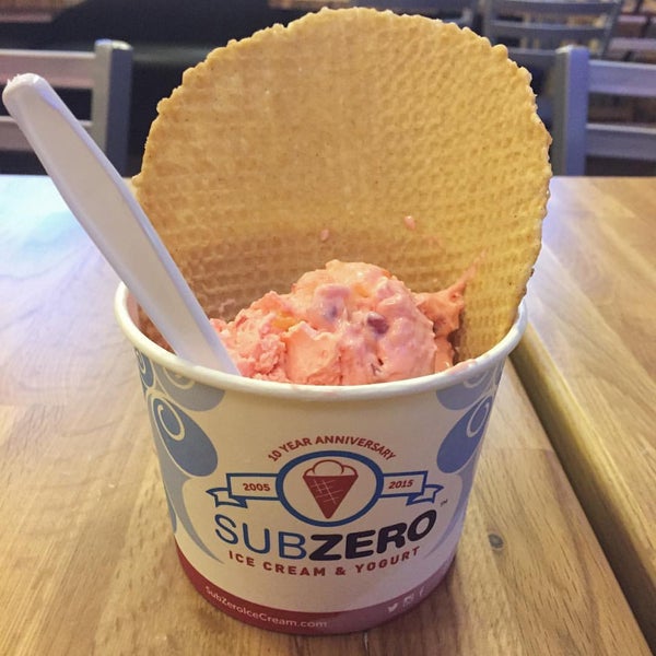 9/27/2015 tarihinde Anthony V.ziyaretçi tarafından Sub Zero Nitrogen Ice Cream'de çekilen fotoğraf