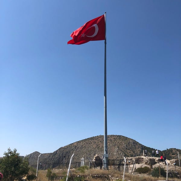 Foto scattata a Kalepark Cafe &amp; Restaurant da Özgür G. il 8/14/2019