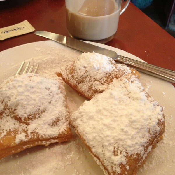 Foto tomada en Bardia&#39;s New Orleans Cafe  por David C. el 3/24/2013