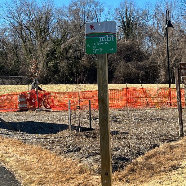 Photos at Fort Totten Metro Station Fort Totten 50 tips