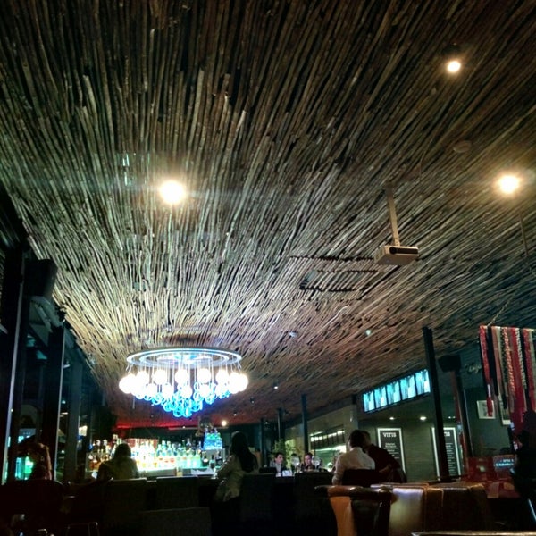 รูปภาพถ่ายที่ SINKO Bar โดย Oesoto เมื่อ 11/15/2014