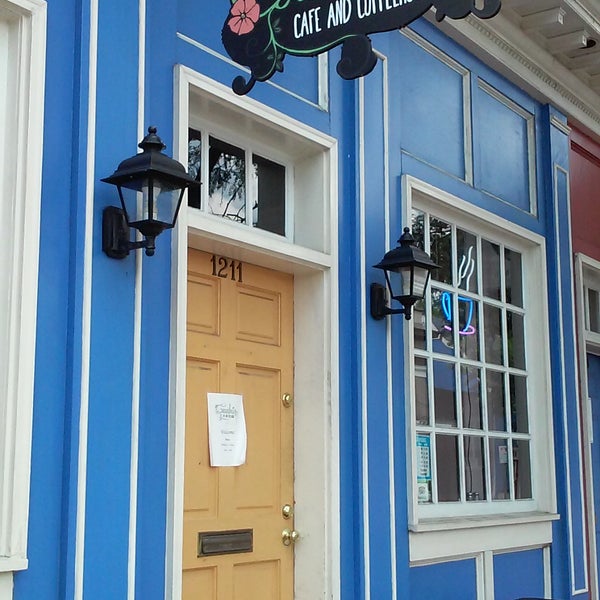 7/22/2014 tarihinde Greenbriar Cafe &amp; Coffeehouseziyaretçi tarafından Greenbriar Cafe &amp; Coffeehouse'de çekilen fotoğraf