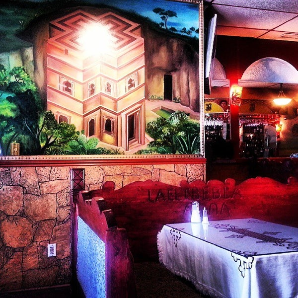5/25/2013 tarihinde Lionel C.ziyaretçi tarafından Lalibela Restaurant'de çekilen fotoğraf