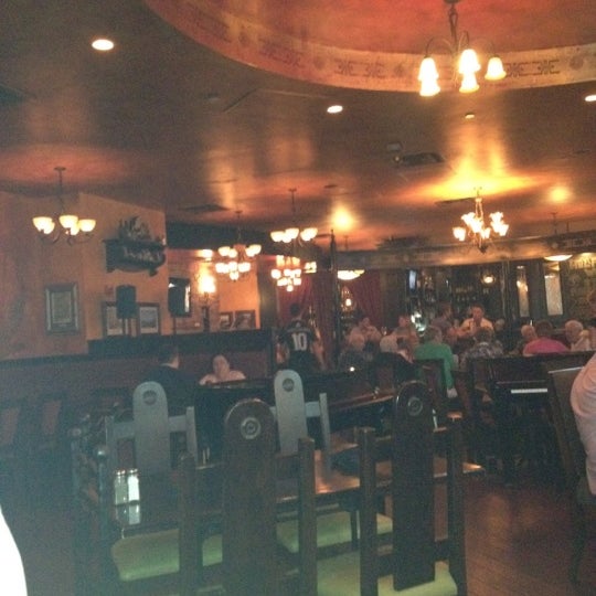 Photo taken at Liam Fitzpatrick&#39;s Restaurant &amp; Irish Pub by Belinda P. on 9/10/2012