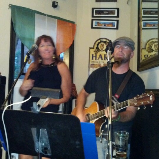 Foto tomada en Magoo&#39;s Pub &amp; Eatery  por Jenni C. el 7/15/2012