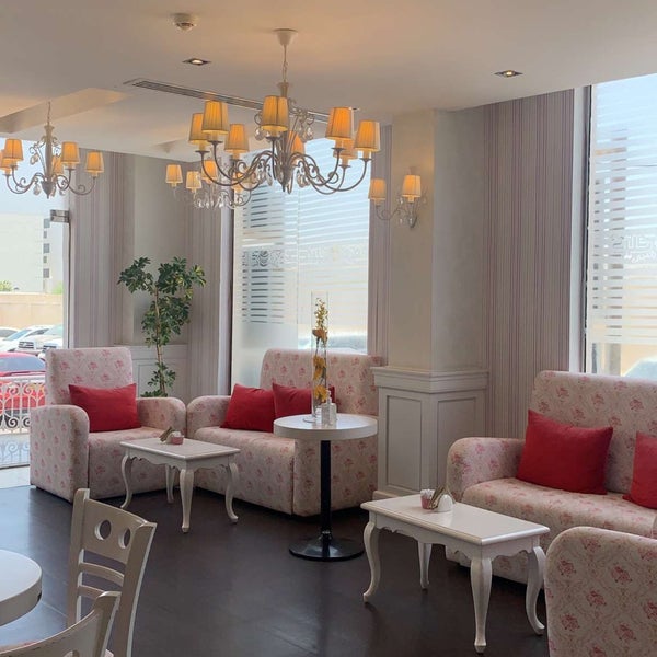 Cake Gallery كيك غاليري Al Khuwair, Dohat Al Adab Street