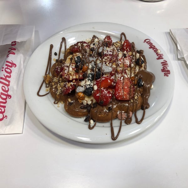 7/11/2021 tarihinde Yasmin Y.ziyaretçi tarafından Çengelköy Waffle'de çekilen fotoğraf