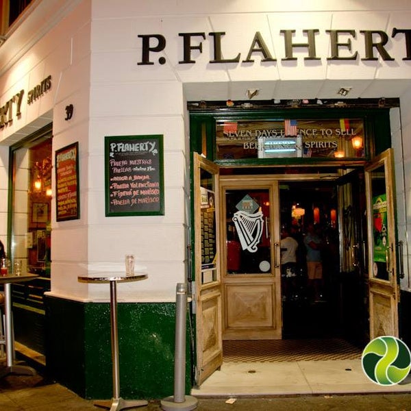 7/23/2014 tarihinde Flaherty&#39;s Irish Barziyaretçi tarafından Flaherty&#39;s Irish Bar'de çekilen fotoğraf