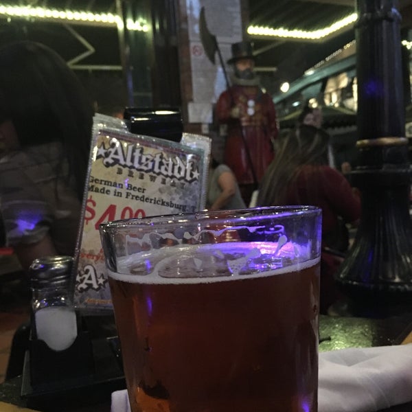 Photo taken at Mad Dogs British Pub by Lucas T. on 3/10/2019