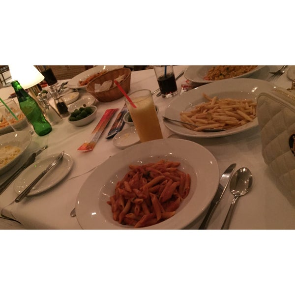 Das Foto wurde bei Montpeliano Restaurant von Nourah A. am 8/15/2015 aufgenommen