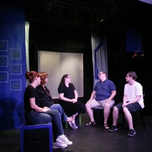 รูปภาพถ่ายที่ The Hideout Theatre โดย Shane S. เมื่อ 8/13/2014