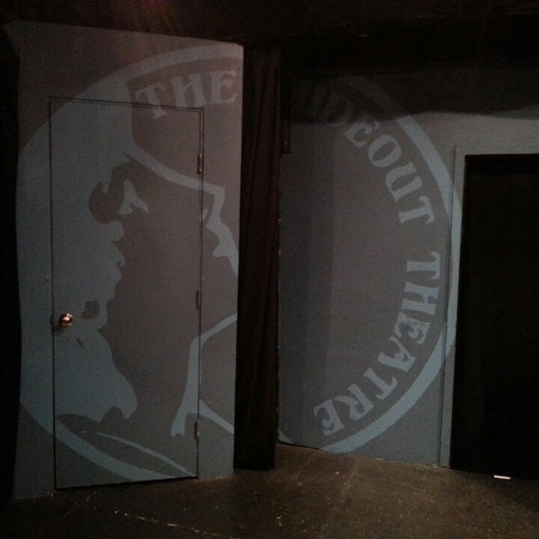 รูปภาพถ่ายที่ The Hideout Theatre โดย Shane S. เมื่อ 8/14/2014