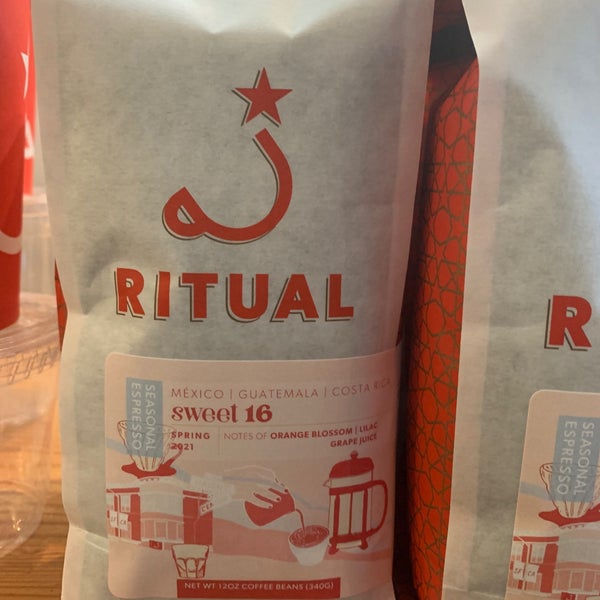 Photo taken at Ritual Coffee Roasters by Elif E. on 7/5/2021