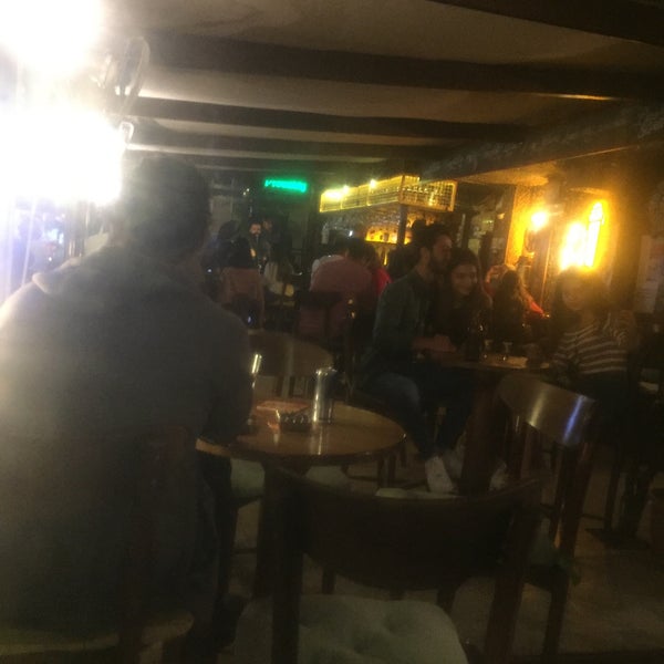 Das Foto wurde bei Kum Cafe Bar &amp; Bistro von Özcan am 9/13/2018 aufgenommen