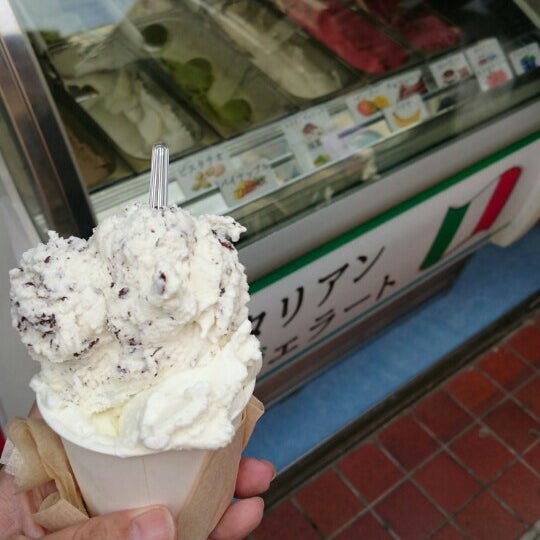 Photo taken at mammamia-gelateria by 　かみ た. on 6/25/2015
