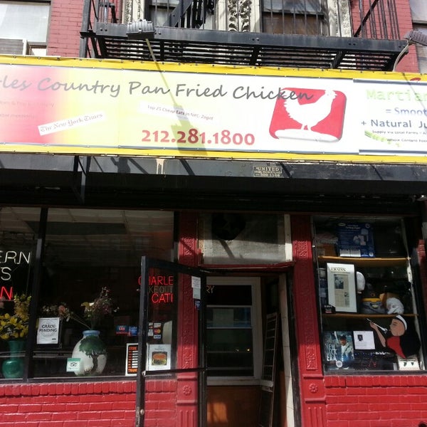 Photo taken at Charles&#39; Country Pan Fried Chicken by Tyson H. on 9/24/2014