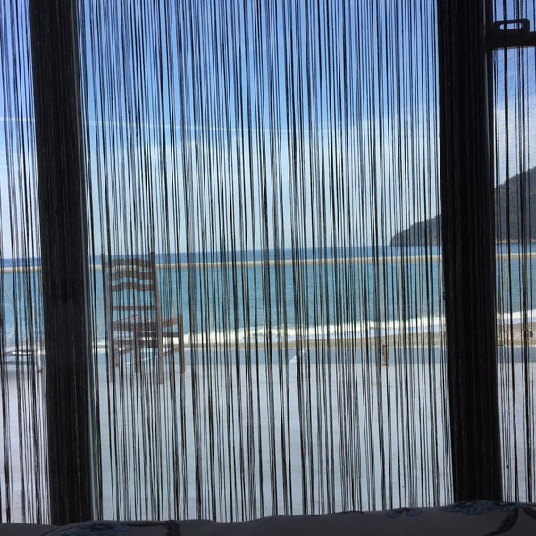 Das Foto wurde bei Sinemis Hotel Beach &amp; Restaurant von Nurullah Poyrazoğlu  am 3/7/2015 aufgenommen