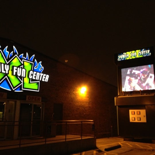 10/25/2012 tarihinde Cory D.ziyaretçi tarafından Family Fun Center XL'de çekilen fotoğraf