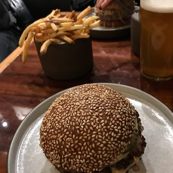 2/11/2017にRuss B.がSalvation Burgerで撮った写真