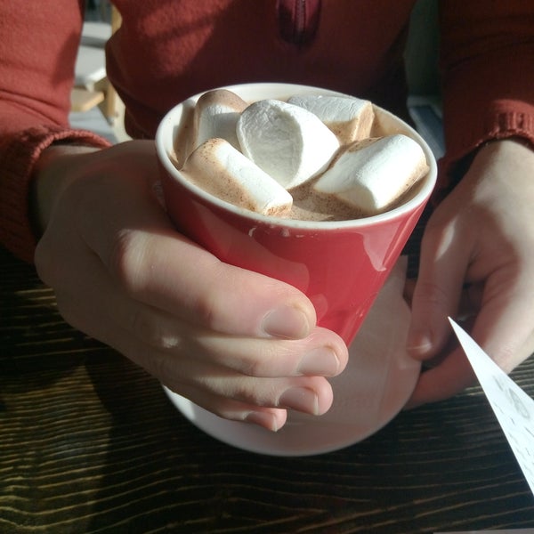 Cozy place to meet or work; barista friendly and professional. Coffee is good, cappuccino was like 7.8/10 (I test cappuccinos or lattes everywhere)). And just look at the giant marshmallows on cocoa!