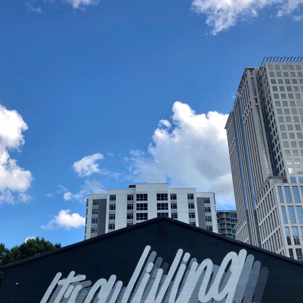 รูปภาพถ่ายที่ Loews Atlanta Hotel โดย Tamela เมื่อ 6/20/2019