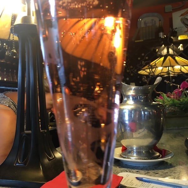 7/12/2017にTamelaがBattery Park Book Exchange And Champagne Barで撮った写真