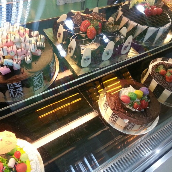 Kedai Kek Pistachios in Mall CrystalilGentry