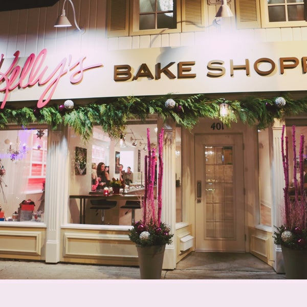 7/24/2014 tarihinde Kelly&#39;s Bake Shoppeziyaretçi tarafından Kelly&#39;s Bake Shoppe'de çekilen fotoğraf
