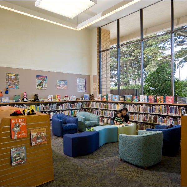 Foto tomada en South San Francisco Main Library  por South San Francisco Main Library el 7/24/2014