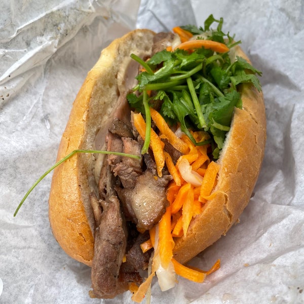 Foto tirada no(a) Saigon Sandwich por Jeff W. em 9/10/2021