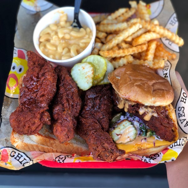 Photo taken at Dave’s Hot Chicken by Jeff W. on 9/8/2019