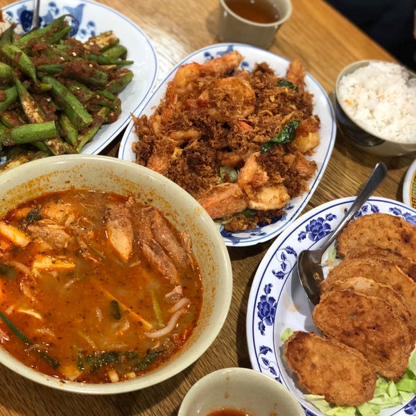 Photo taken at Taste Good Malaysian Cuisine 好味 by Jeff W. on 1/1/2019