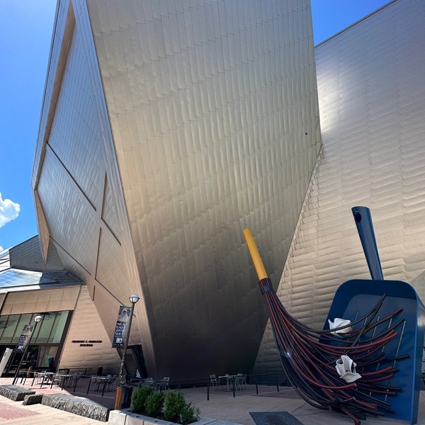 Foto tirada no(a) Denver Art Museum por Jeff W. em 5/27/2023