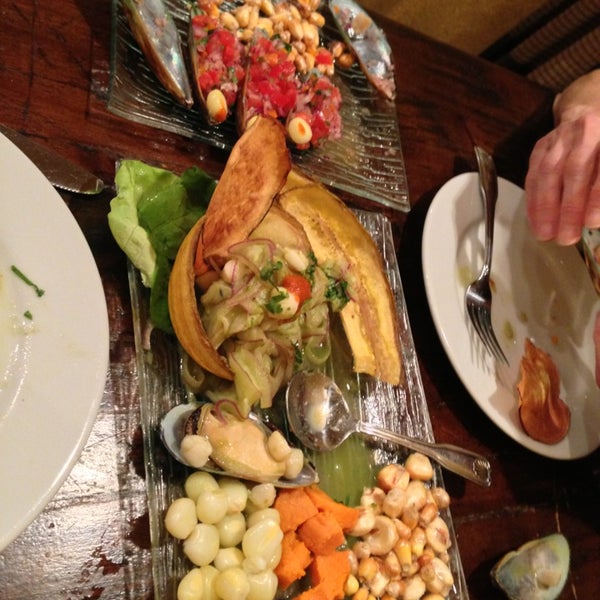 รูปภาพถ่ายที่ Sazón - Peruvian Cuisine โดย Bill K. เมื่อ 12/23/2012