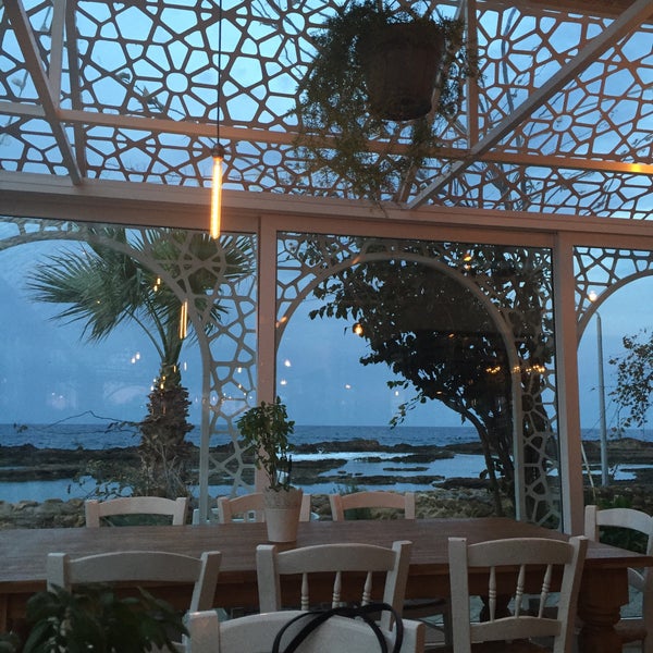 Foto tirada no(a) The Palm House Cafe &amp; Restaurant por Efsun C. em 11/15/2015