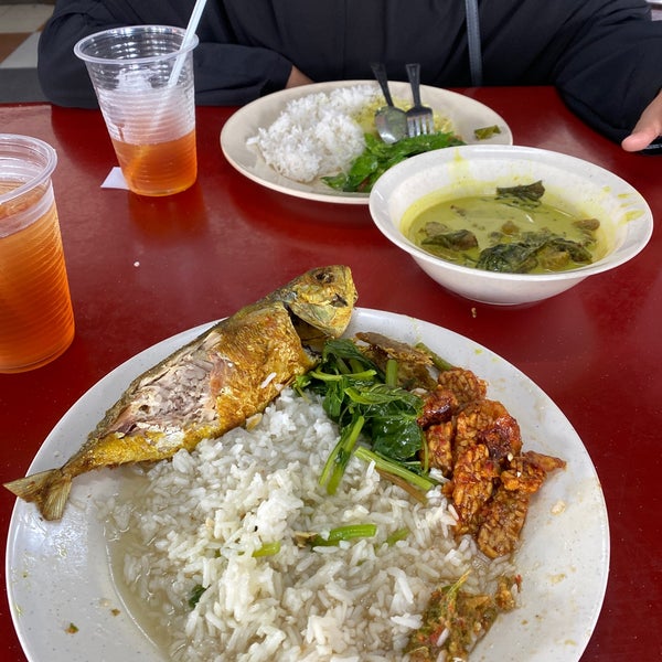 Semangkuk Batang Benar Food Court in Nilai