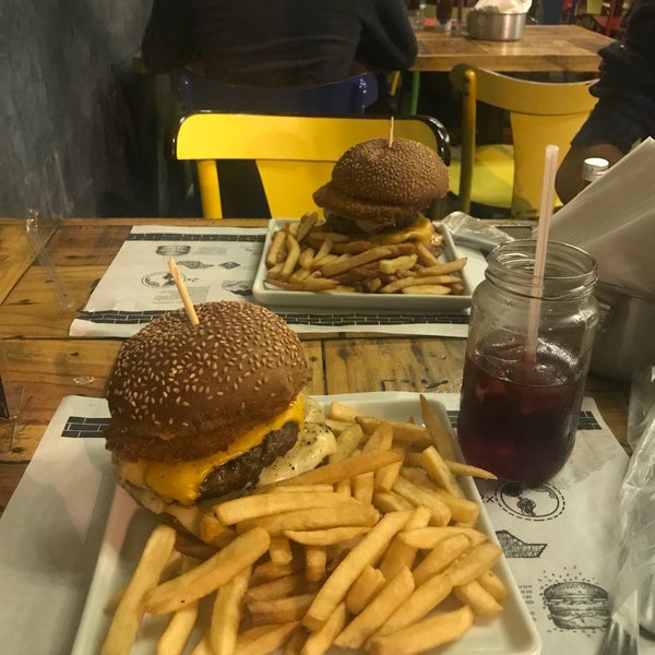 4/16/2018 tarihinde Tabita T.ziyaretçi tarafından Jazz Restô &amp; Burgers'de çekilen fotoğraf