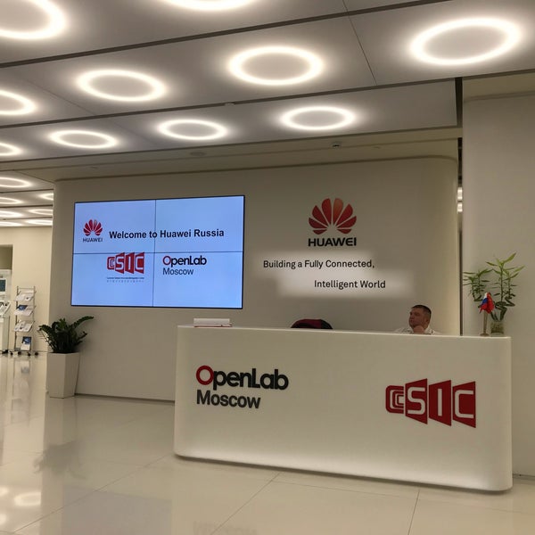 Купить huawei в магазине. OPENLAB Huawei. Хуавей Москва. Huawei OPENLAB Moscow. Huawei open Lab Moscow.