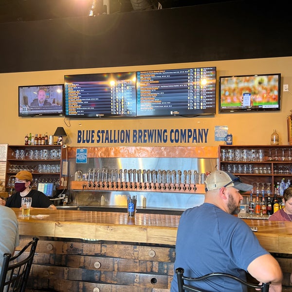 Foto tomada en Blue Stallion Brewing Co.  por Cory O. el 10/14/2021