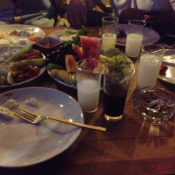 Foto tirada no(a) Günay Restaurant por Aybike A. em 8/20/2015