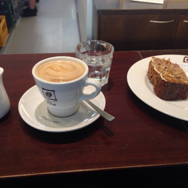 Das Foto wurde bei Vee&#39;s Kaffee &amp; Bohnen von DrSnooze am 8/1/2014 aufgenommen